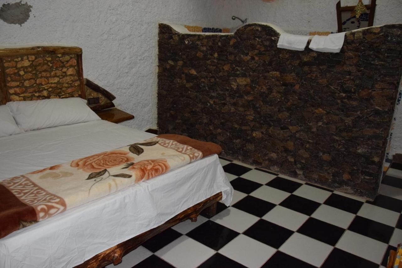 Hotel Leonor *